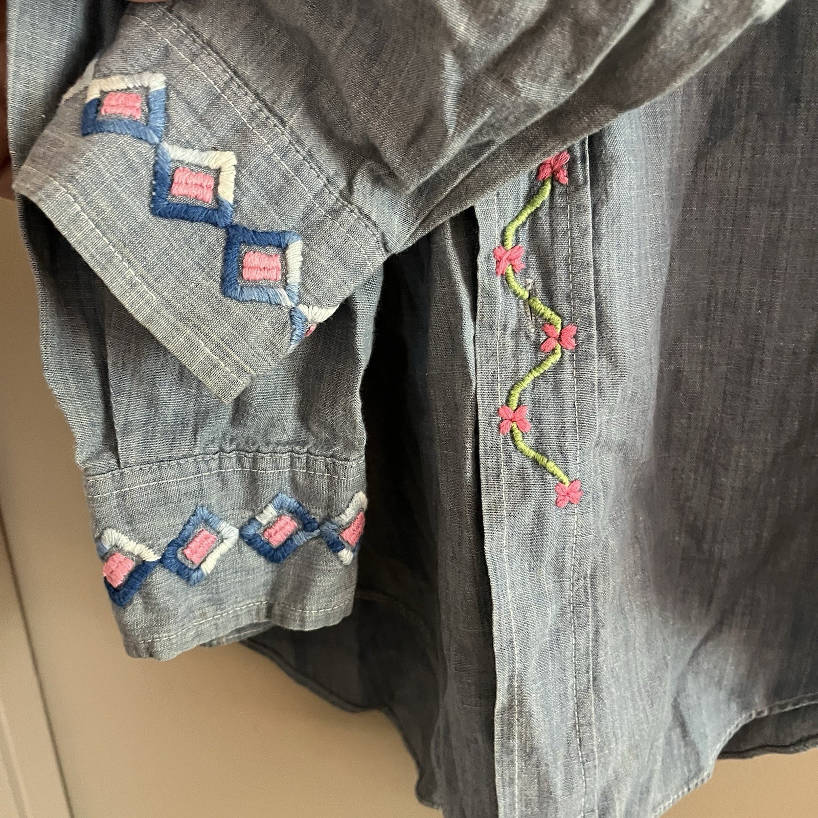 1970s Vintage Men M Hand Embroidered Chambray Denim Shirt 100% Cotton Sanforized