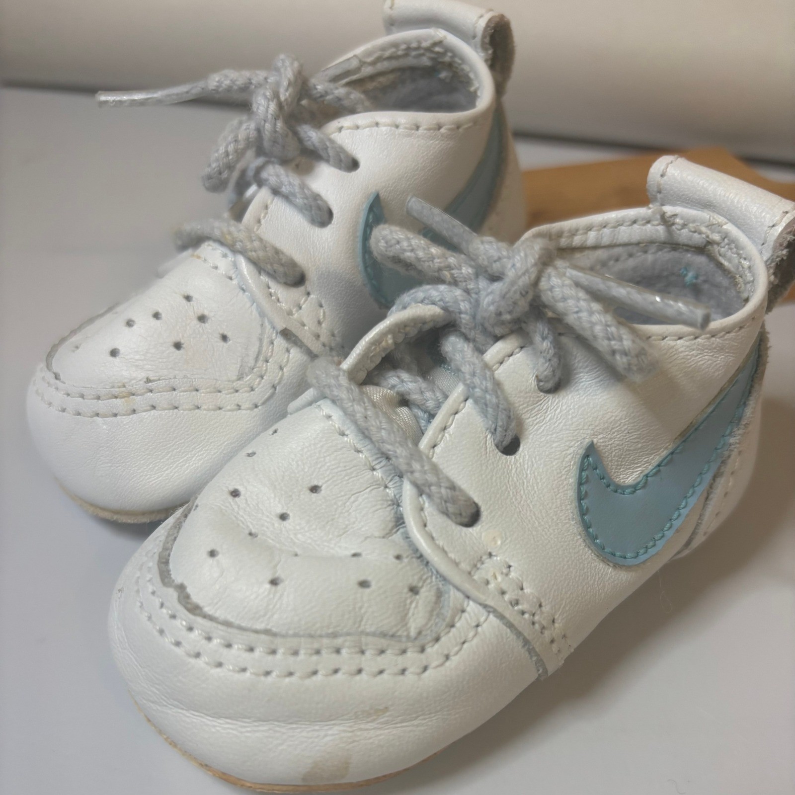 1986 Nike Baby Sneakers Sweet Dreams Original Tin White Blue Infant Baby Reveal