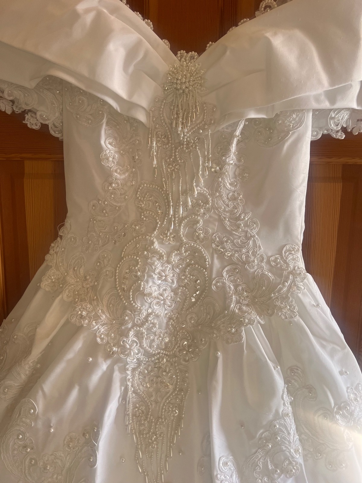 vintage wedding dress 1990’s. Beautiful beading. Excellent condition.