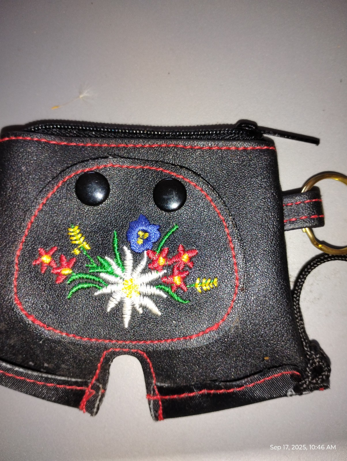EDELWEISS EMBROIDERED LEDERHOSEN ZIPPER COIN Key-Holder PURSE GERMANY SOUVENIR