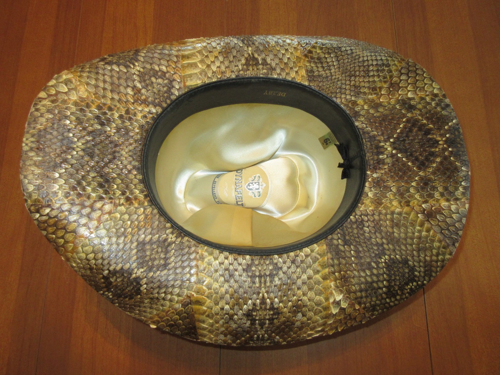VINTAGE DYNAFELT DERBY RATTLESNAKE SKIN COWBOY HAT WITH RATTLE SZ 6 7/8 RARE