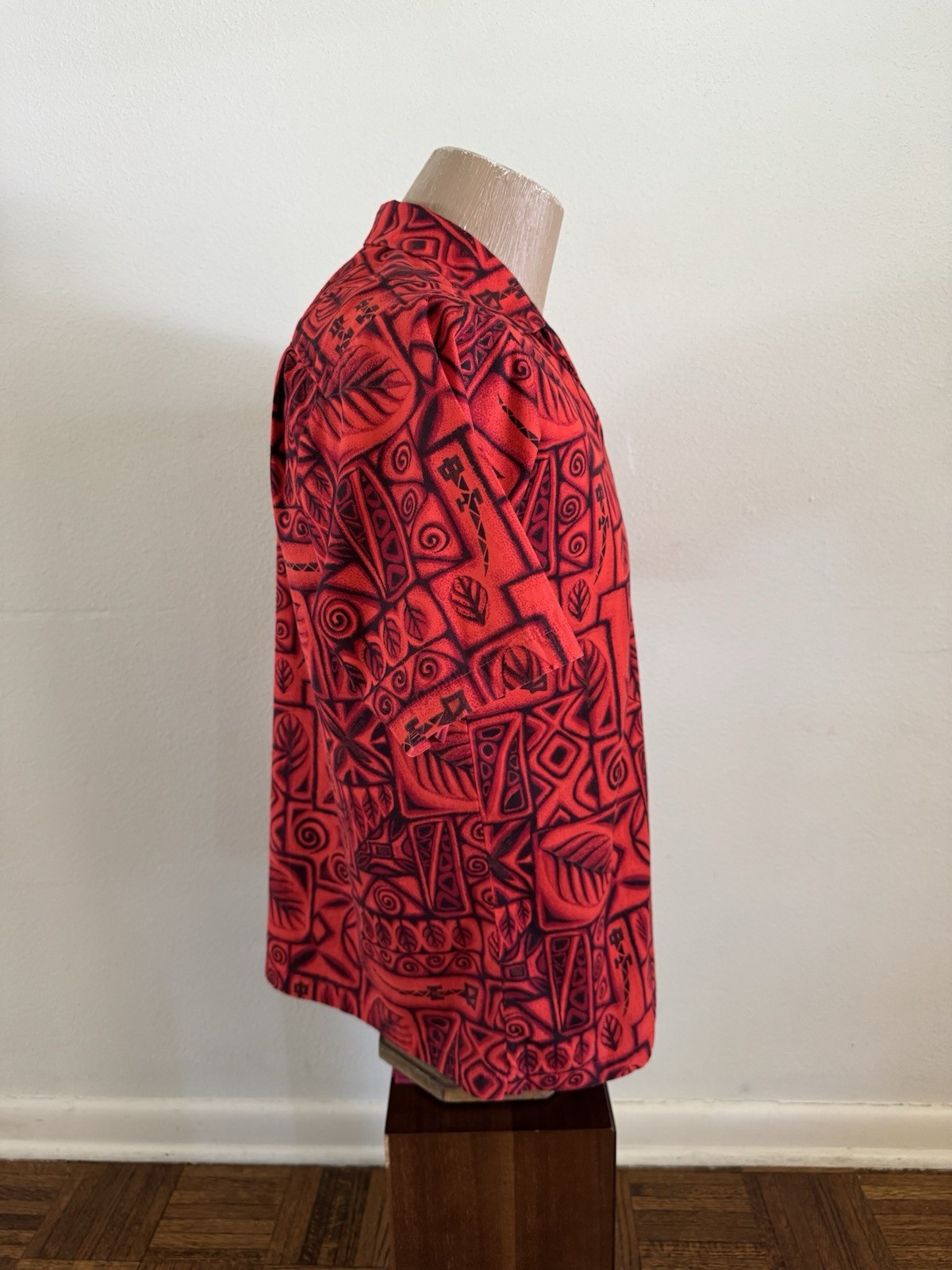 1960s 70s Vtg HOOKANA Novelty Print Hawaiian Shirt Medium Tiki Aloha Surf Red