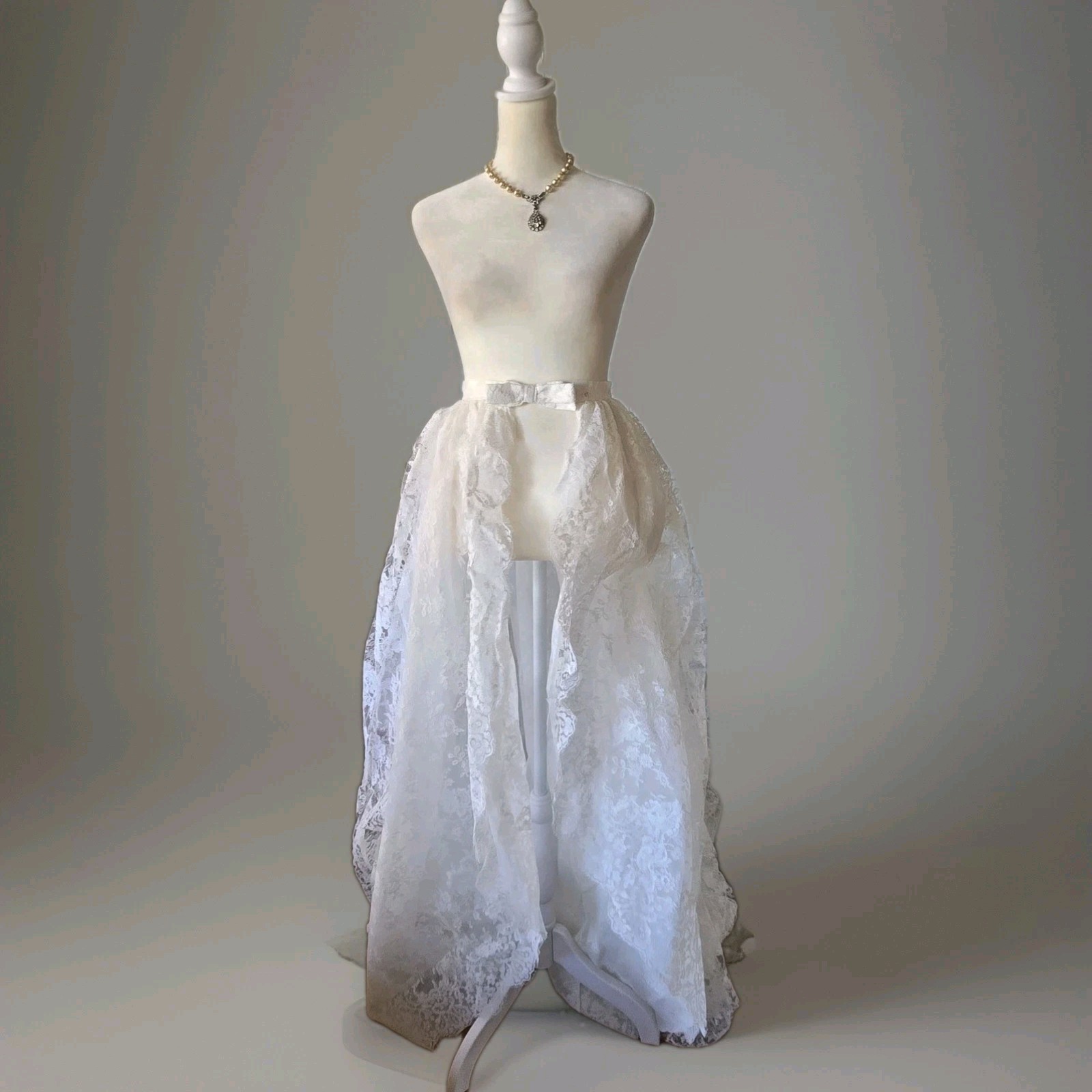 Vtg 1950s Lace Wedding Skirt With Train, Flower & Bow Detail, XS/2