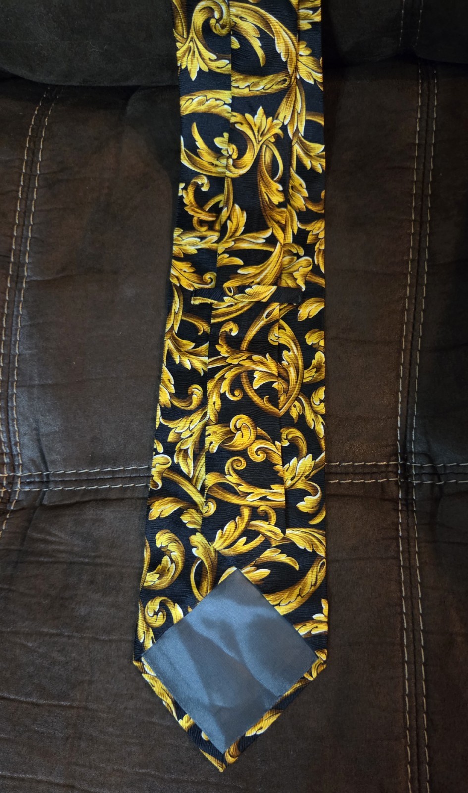 1990s Rare Vintage Black and Gold Tie!❤️