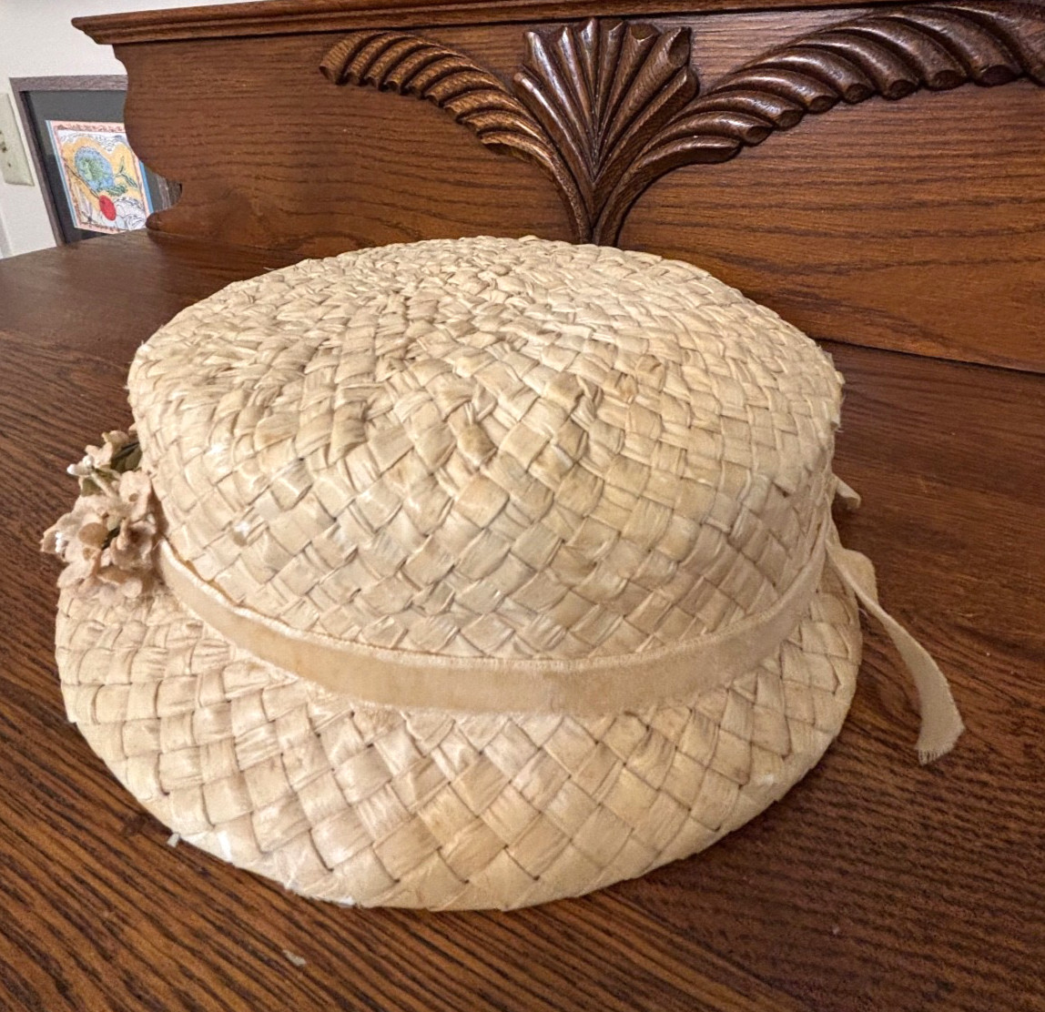 1950s Cream Color Straw Hat Floral Fabric Adornment Sunday Church Size Small