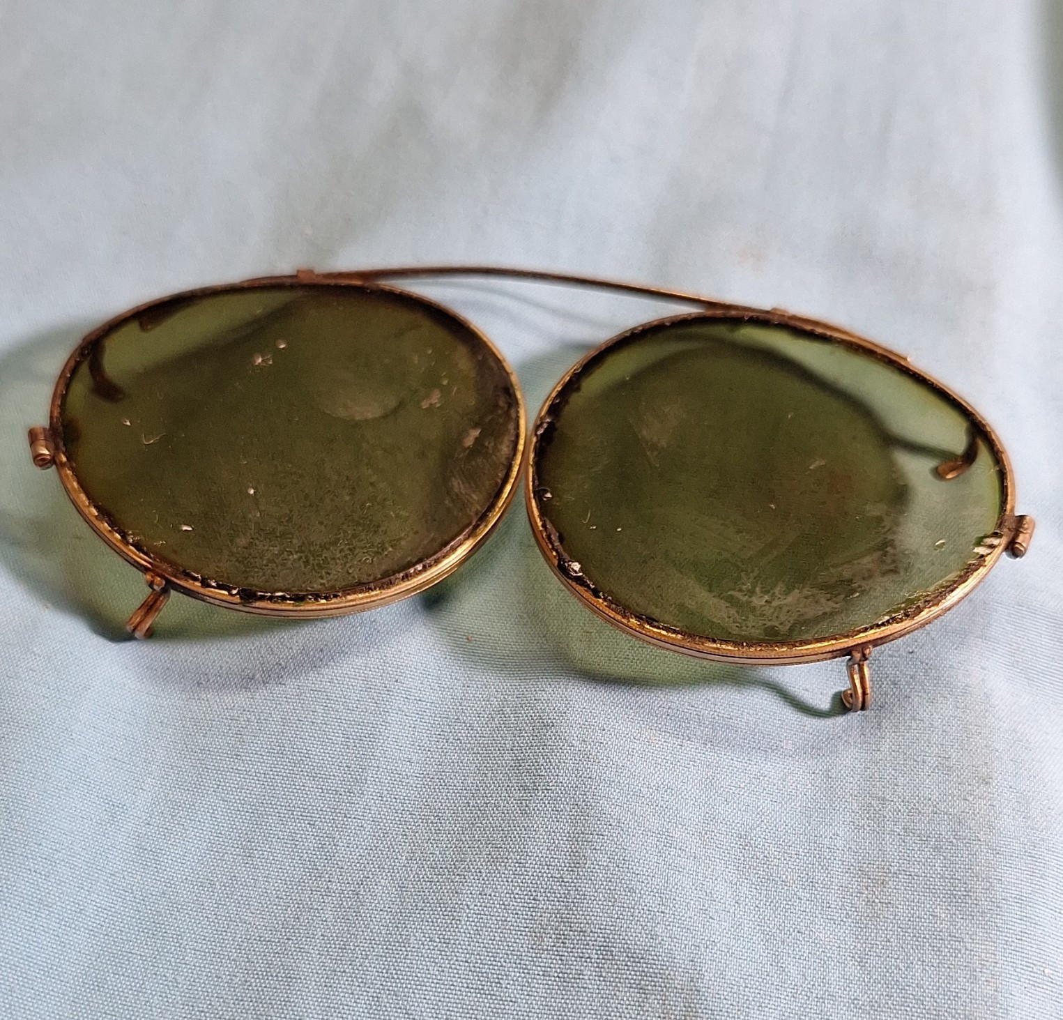 Vintage Round Clip-On Sunglasses Green Lenses Gold Tone Metal Wire Frame