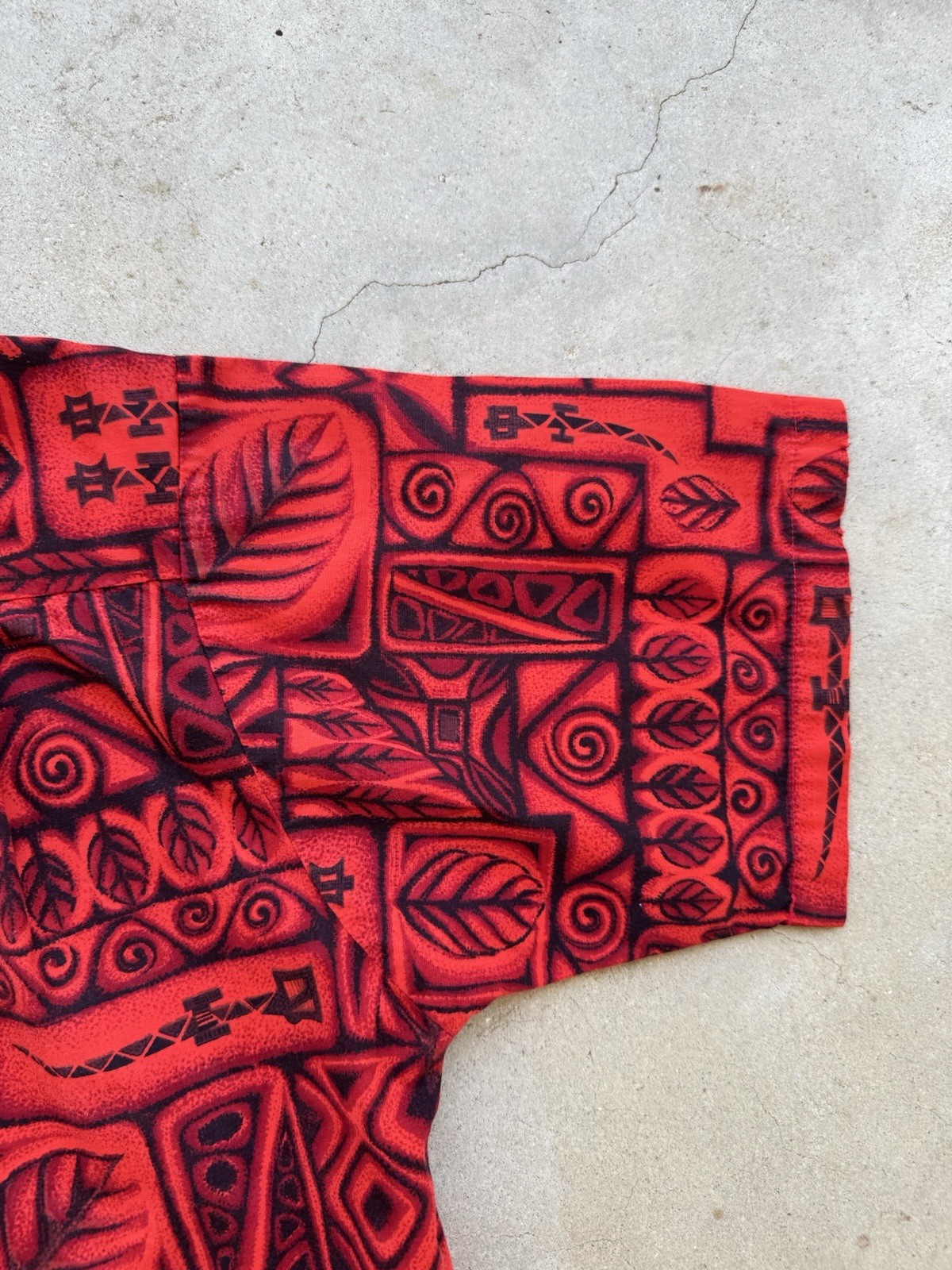 1960s 70s Vtg HOOKANA Novelty Print Hawaiian Shirt Medium Tiki Aloha Surf Red