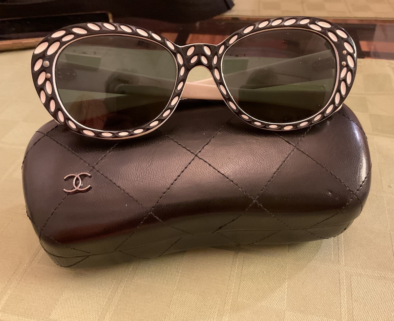 VINTAGE OVAL BLACK & WHITE Mid-century SUNGLASSES “MADE IN FRANCE”