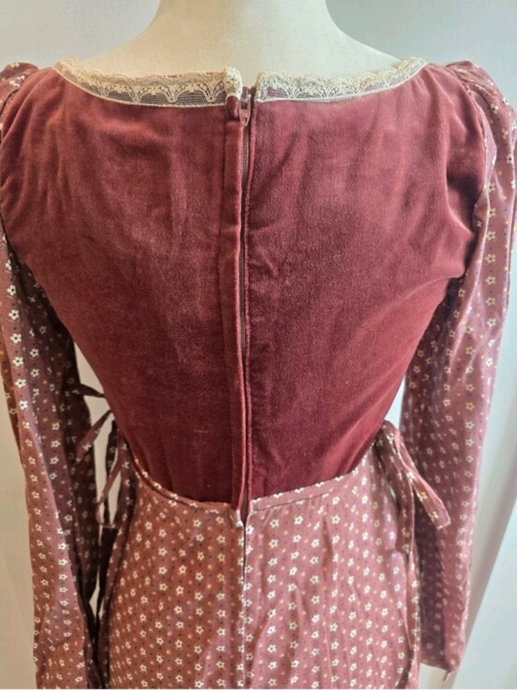 Gunne Sax Vintage Long Sleeve Floral Prairie Dress in Dusty Rose, Size 9