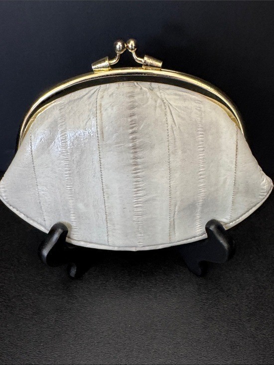 VTG Lee Sands Ivory Eel Skin Kiss-Lock Coin Purse Clutch Wallet