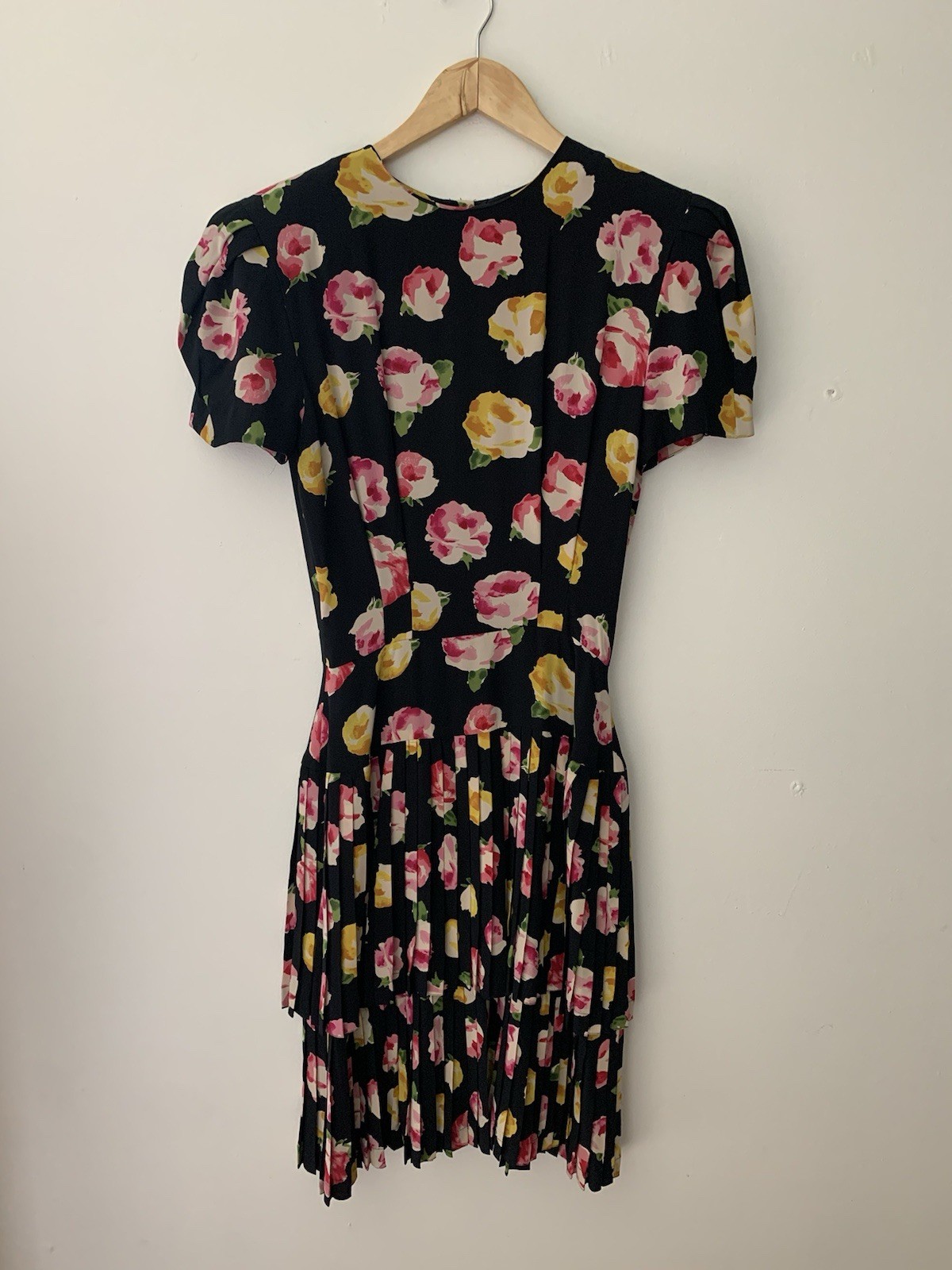 Vintage Albert Nipon 100% Silk Floral 80s 4 Pleated Layered Puff Button Back
