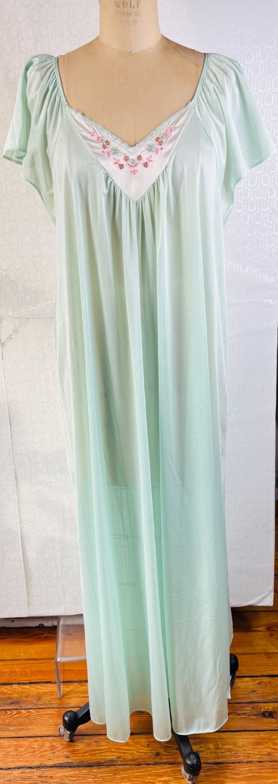 VTG 70’S SEARS MINT GREEN FLORAL EMBROIDERED FLOWY NEGLIGEE NIGHTGOWN*S/M/L O/S