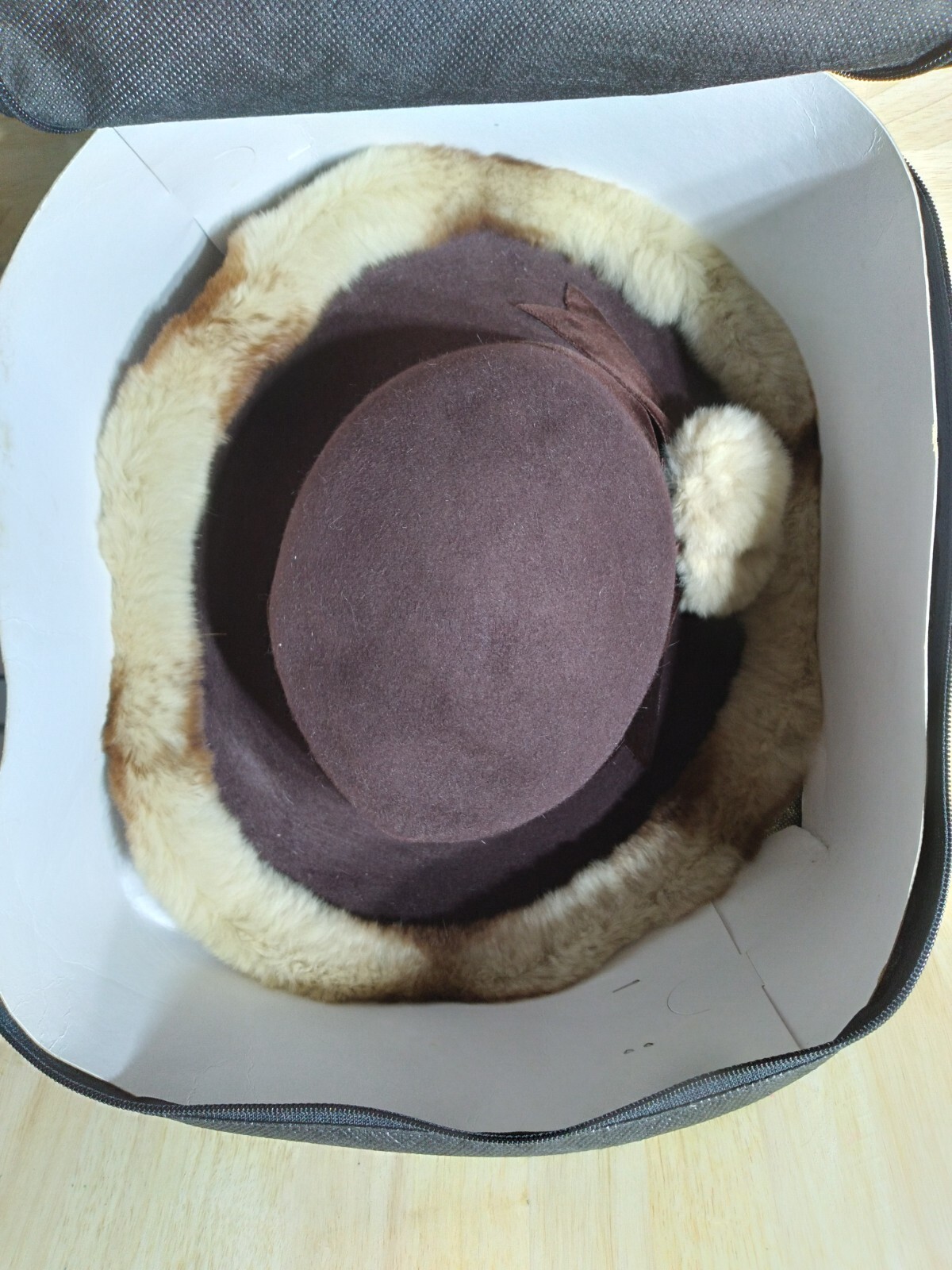 Vtg Henig Furs Hat w/garment bag