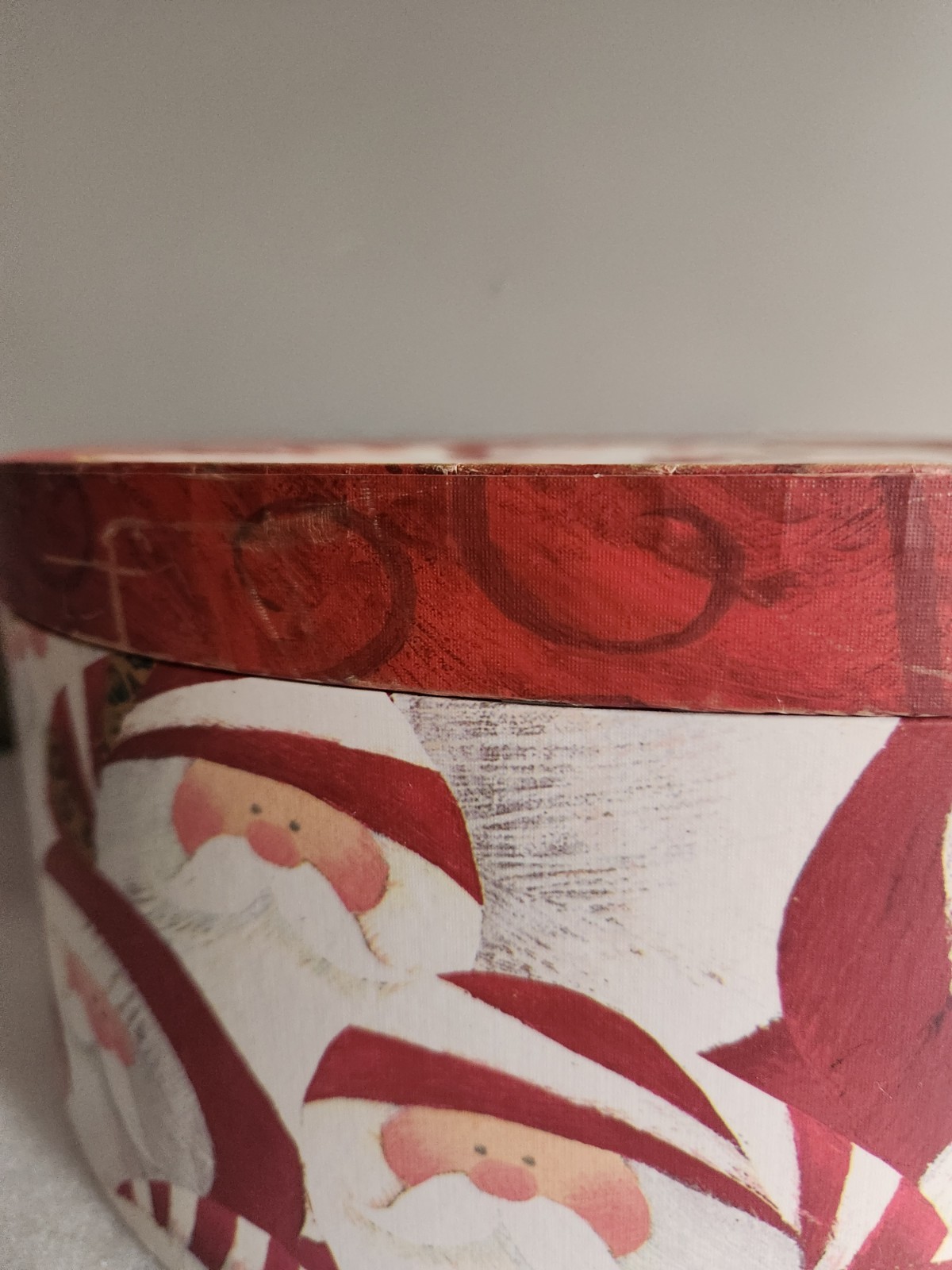 Round Christmas Hat Box Santa Pattern by “Hobby Lobby” 2012 Item# CNB-17 15″×6⅜”