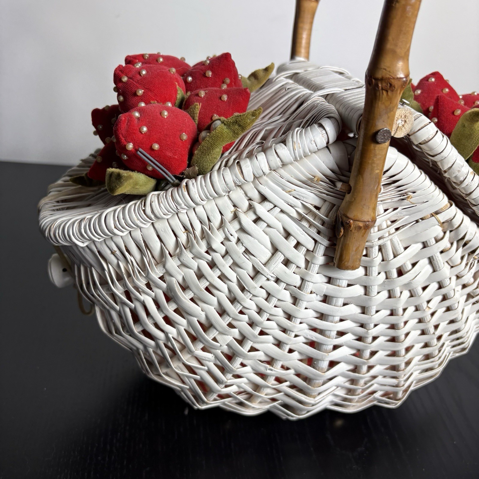 Vintage Mid-Century White Wicker Basket Purse Strawberry Theme Pinup Japan