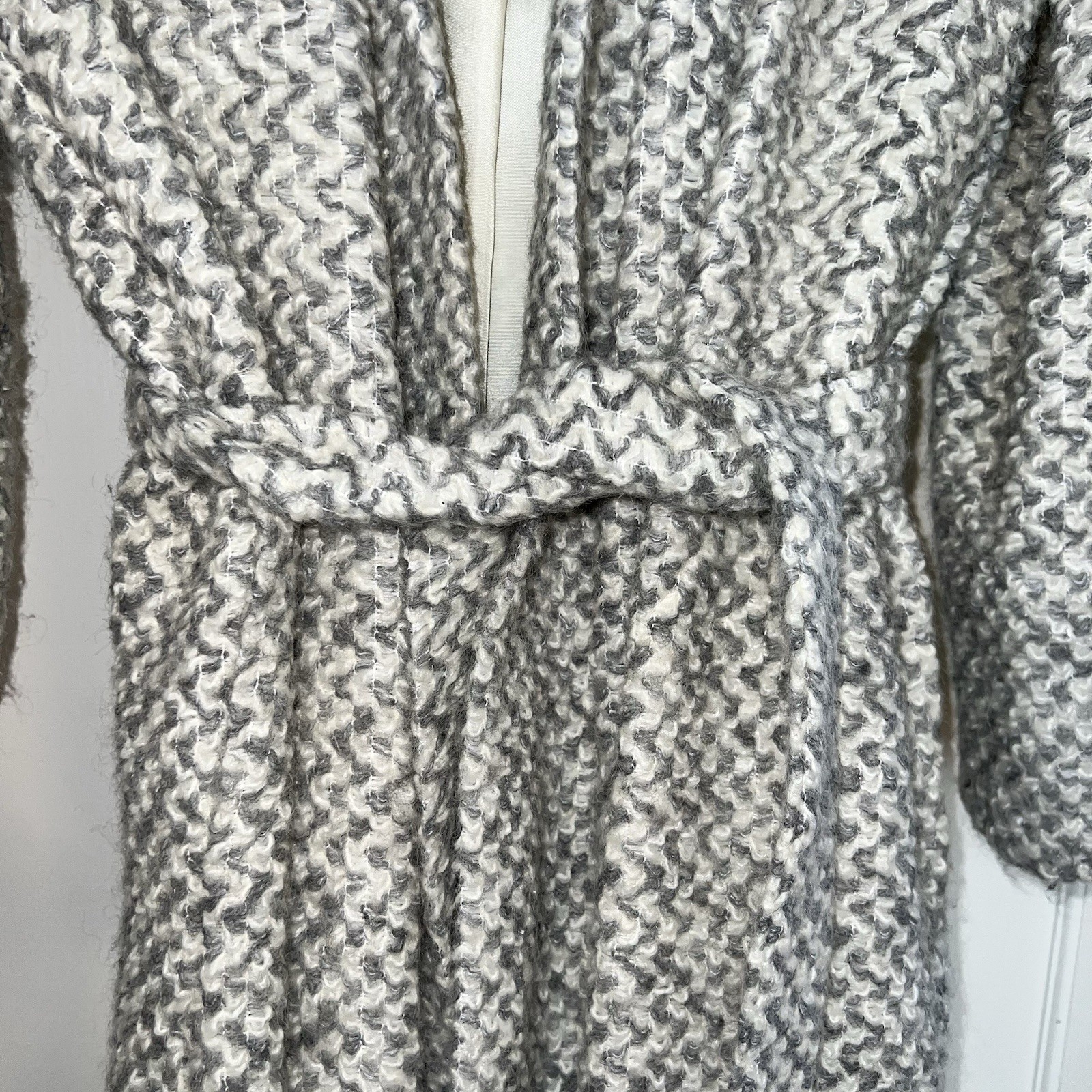 MJ SEATTLE Coat with Belt. Lined with Shoulder Pads. Lined Vintage
