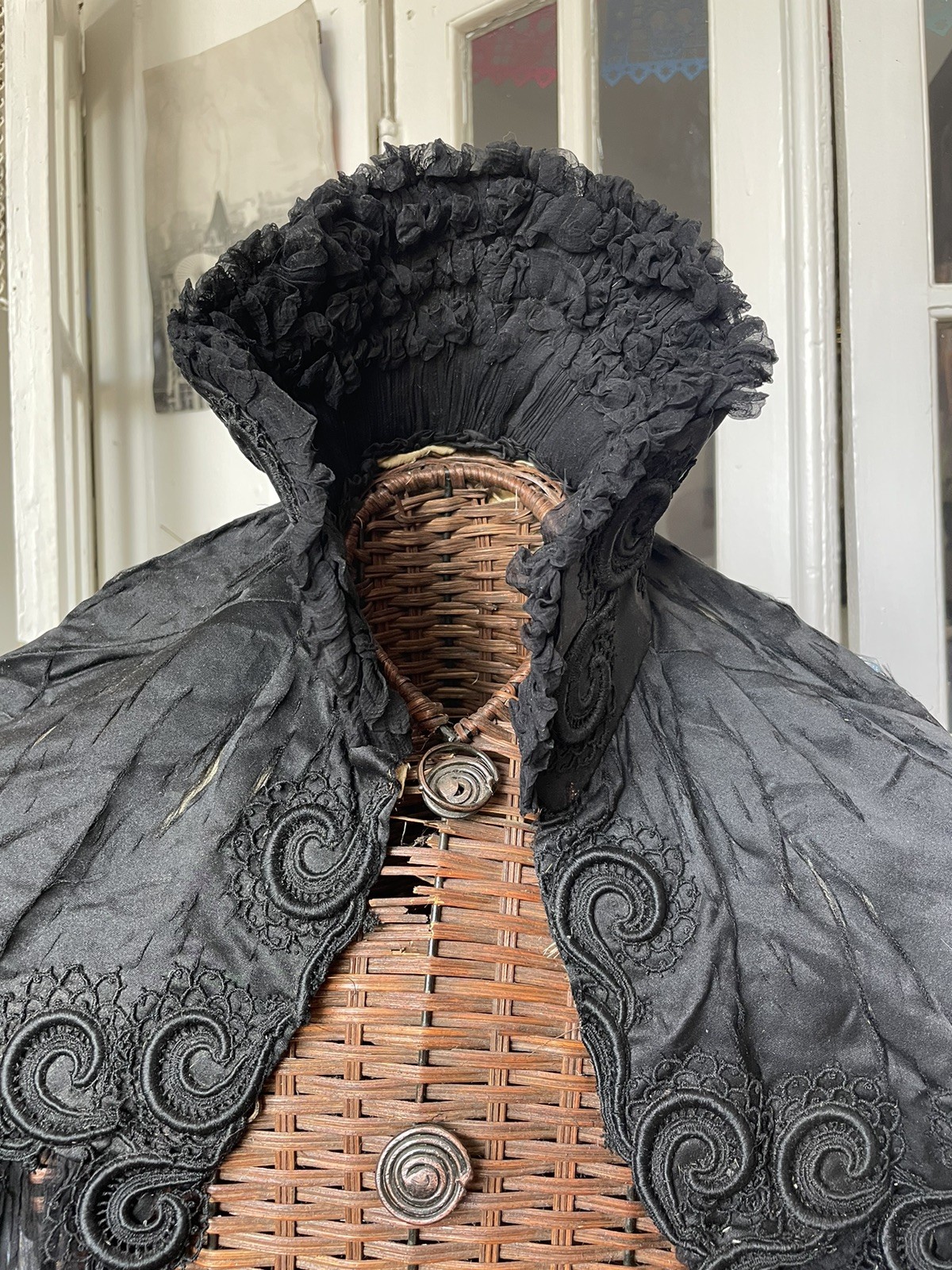 Antique Art Deco Parisian Capelet: 1920s : Small