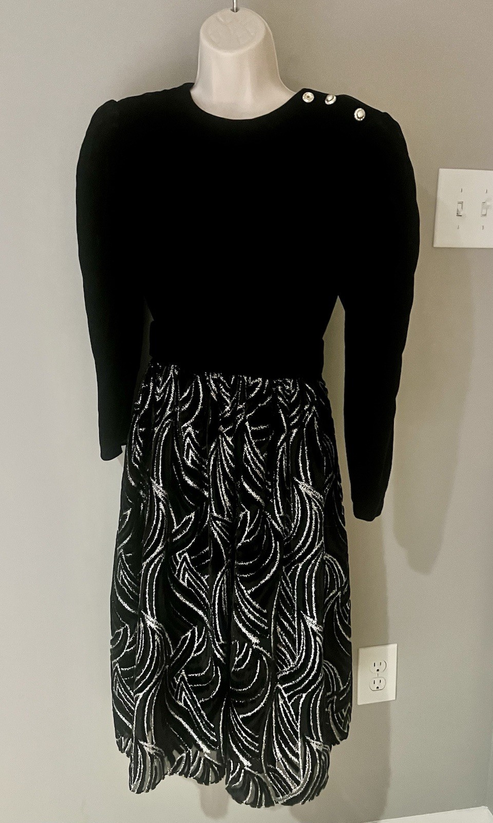 Vintage 80’s Lisa Michaels Black Velvet Dress Size 6