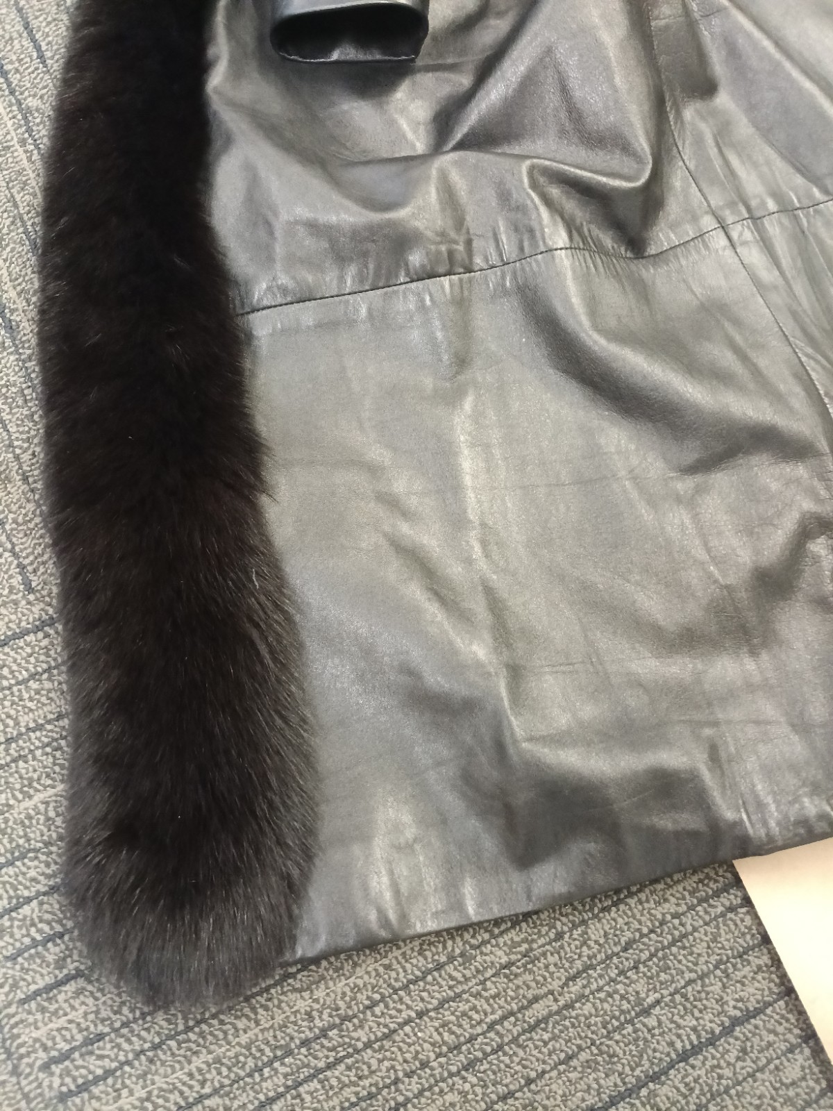 EXQUISITE EMBROIDERED LEATHER WOMEN’S LARGE NOBLE FURS NEW/ UNUSED