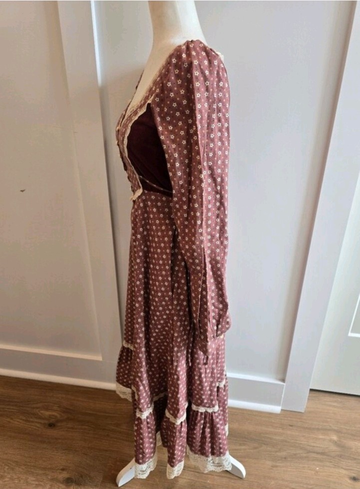 Gunne Sax Vintage Long Sleeve Floral Prairie Dress in Dusty Rose, Size 9