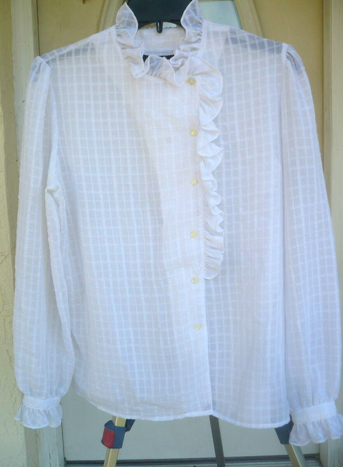 VINTAGE DAVID MATTREW WHITE ON WHITE M SEERSUCKER RUFFLE HIGH NECK BLOUSE FANCY