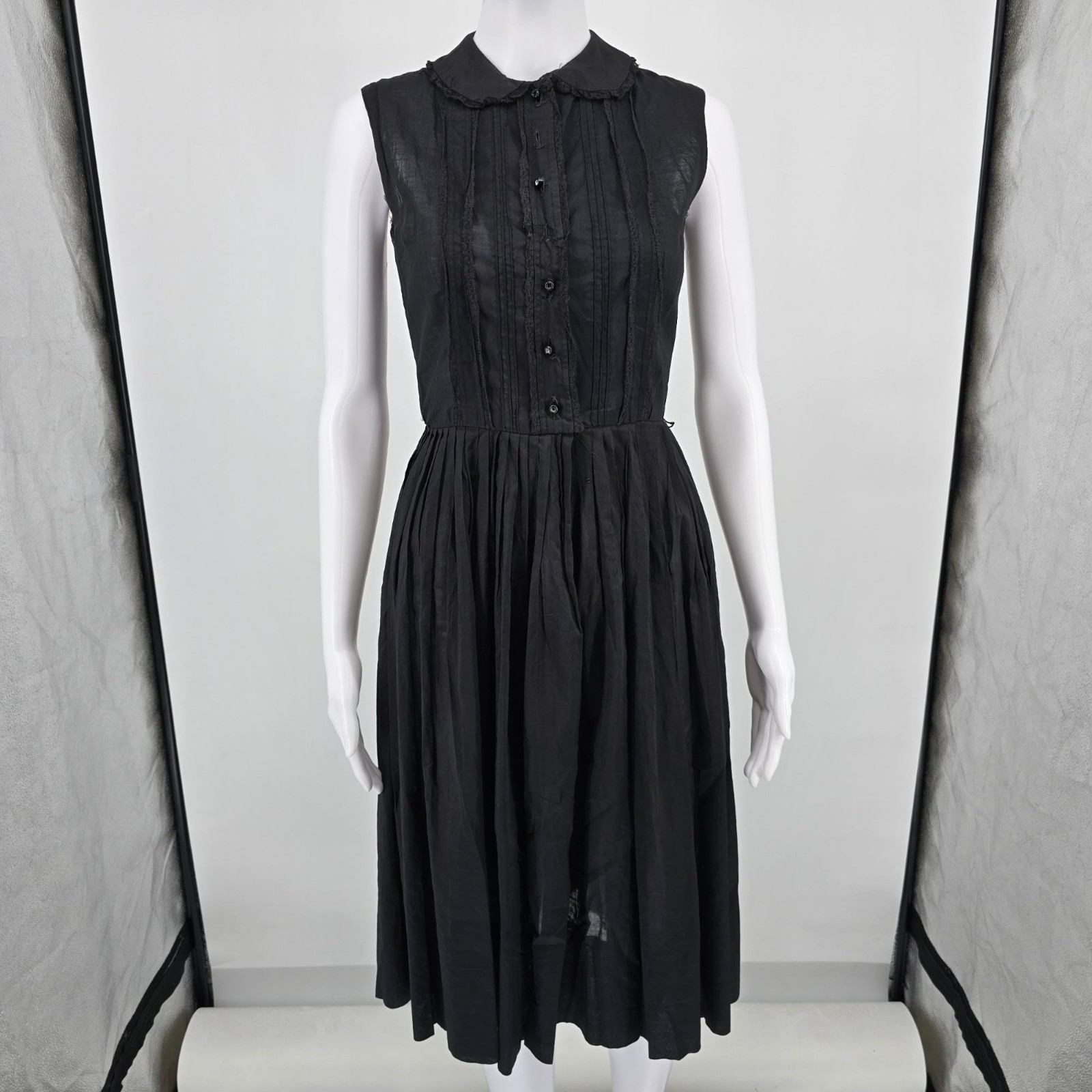 Vintage 1950s Gilden Juniors Black Sleeveless Fit and Flare Day Dress (XS) *Fair