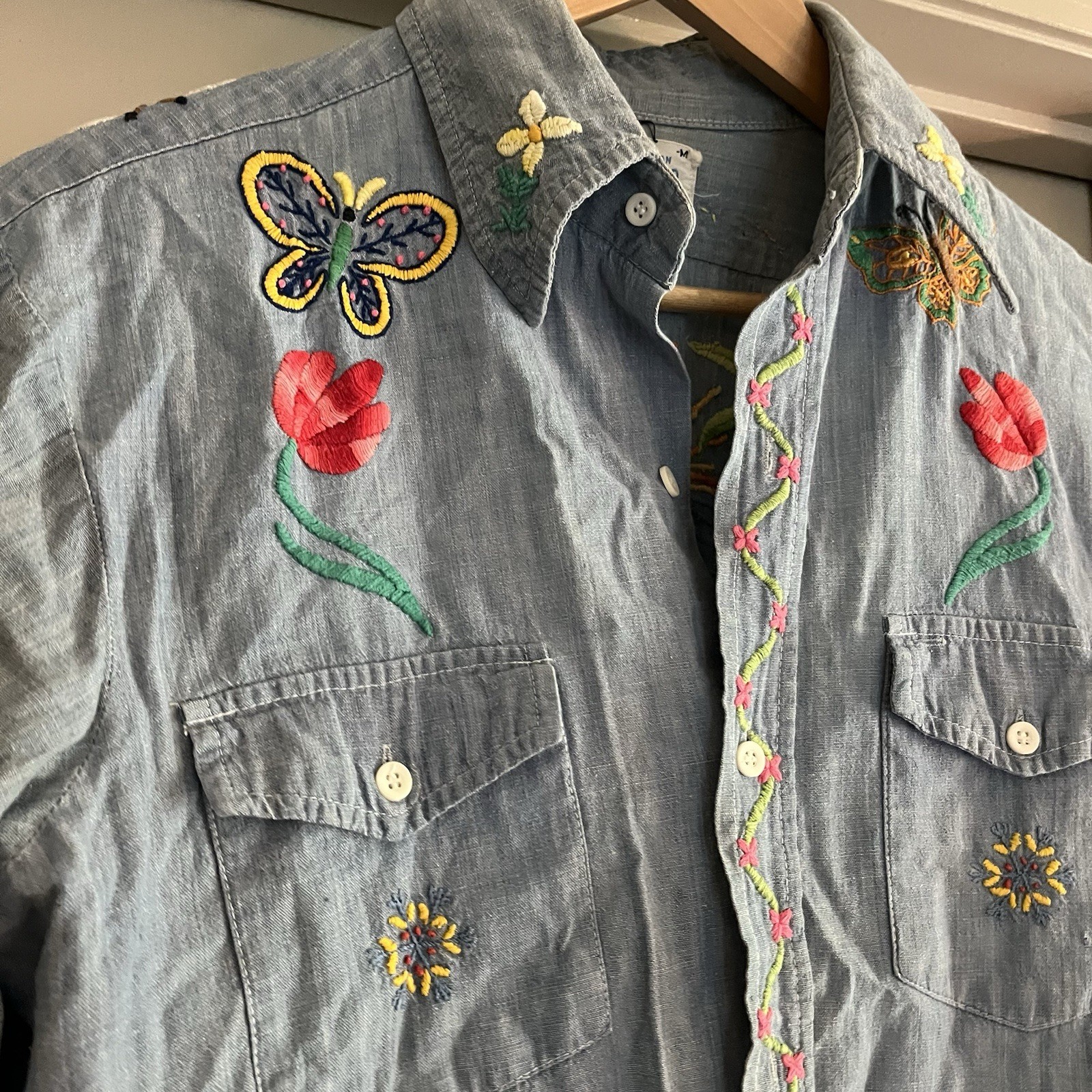 1970s Vintage Men M Hand Embroidered Chambray Denim Shirt 100% Cotton Sanforized