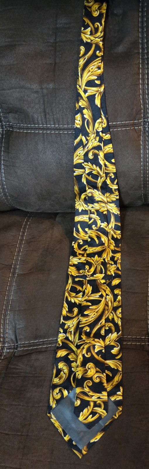 1990s Rare Vintage Black and Gold Tie!❤️