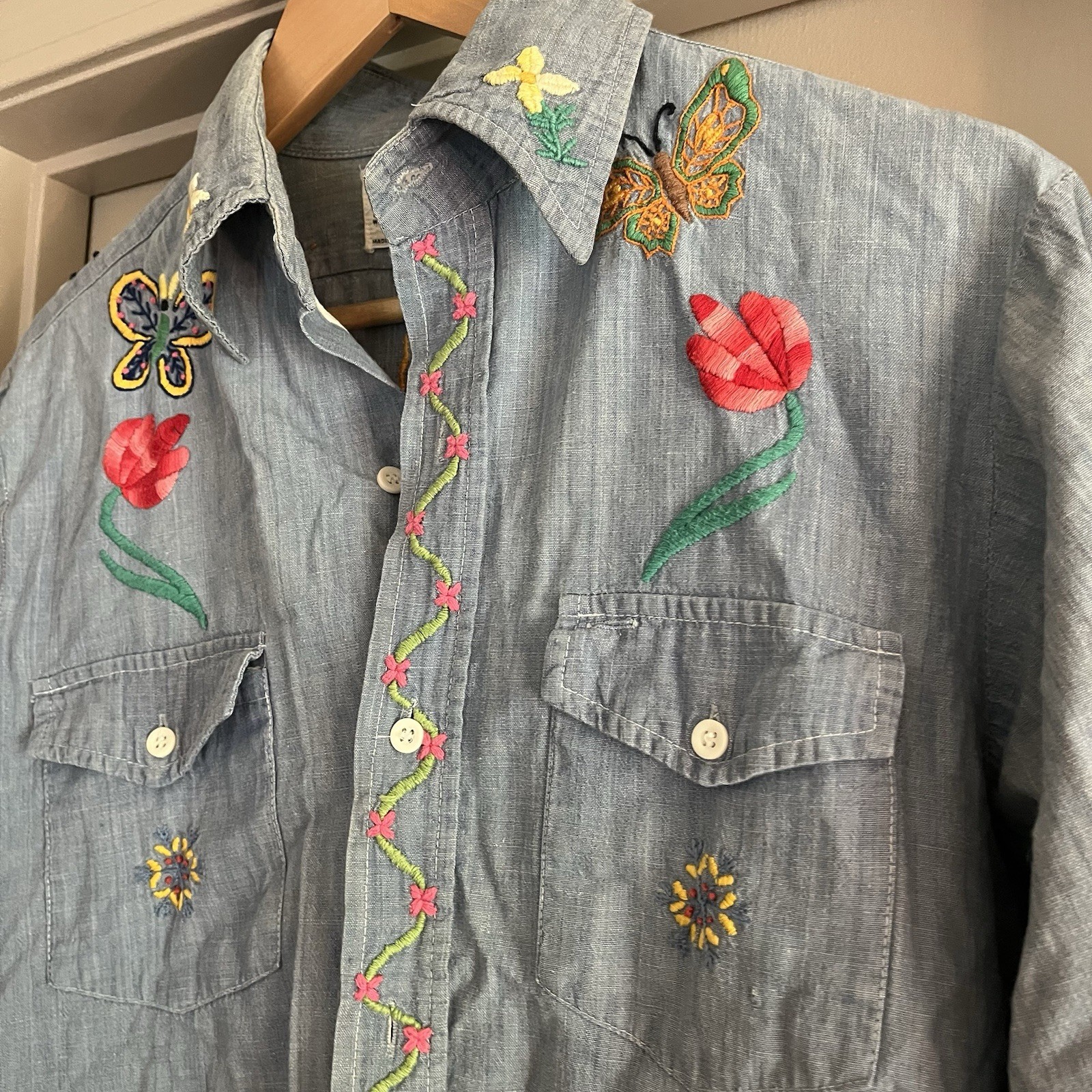 1970s Vintage Men M Hand Embroidered Chambray Denim Shirt 100% Cotton Sanforized
