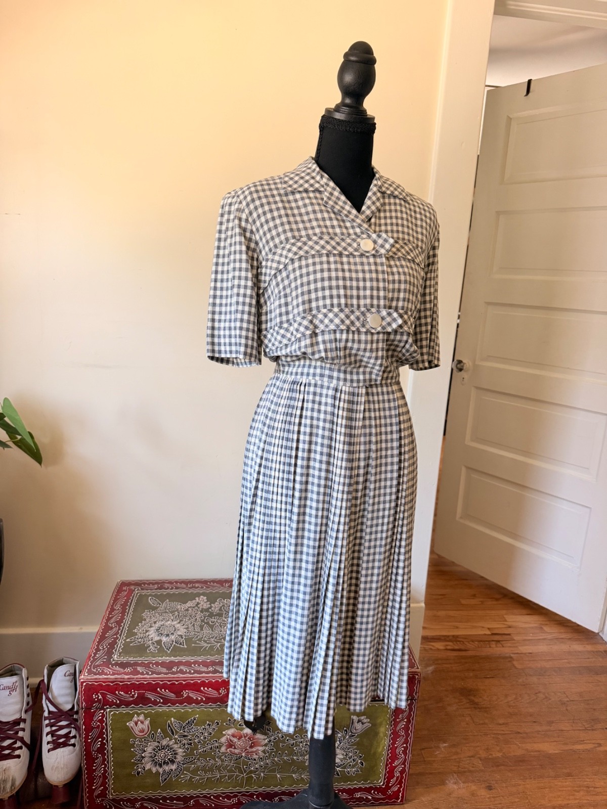 Vintage “Mr. Eddie” retro pattern dress in excellent condition
