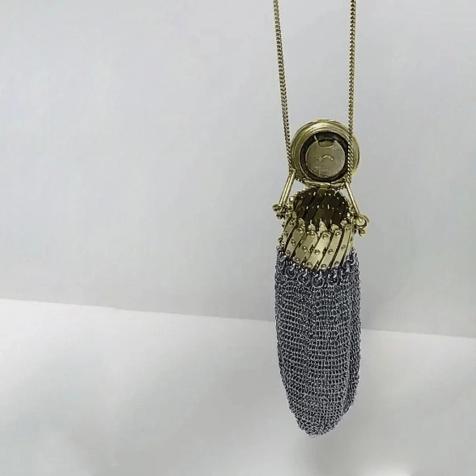 Handmade 1920’s English Coin Purse, Victorian Silver Twist Lid Gate Mesh Purse