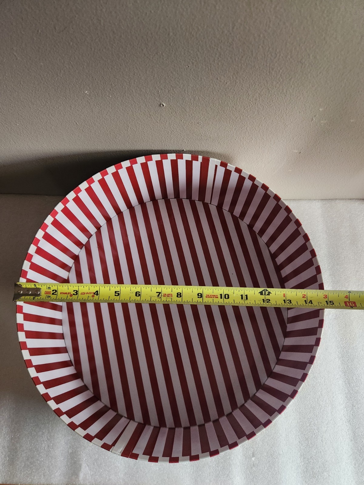 Round Christmas Hat Box Santa Pattern by “Hobby Lobby” 2012 Item# CNB-17 15″×6⅜”
