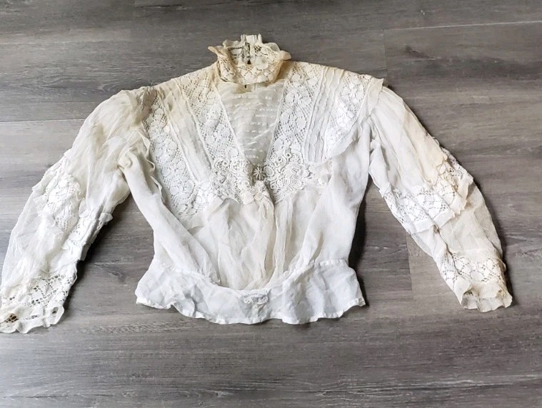 Victoria Brand Victorian Antique Lace Blouse Top Sz 34/36 DAMAGED STAINS