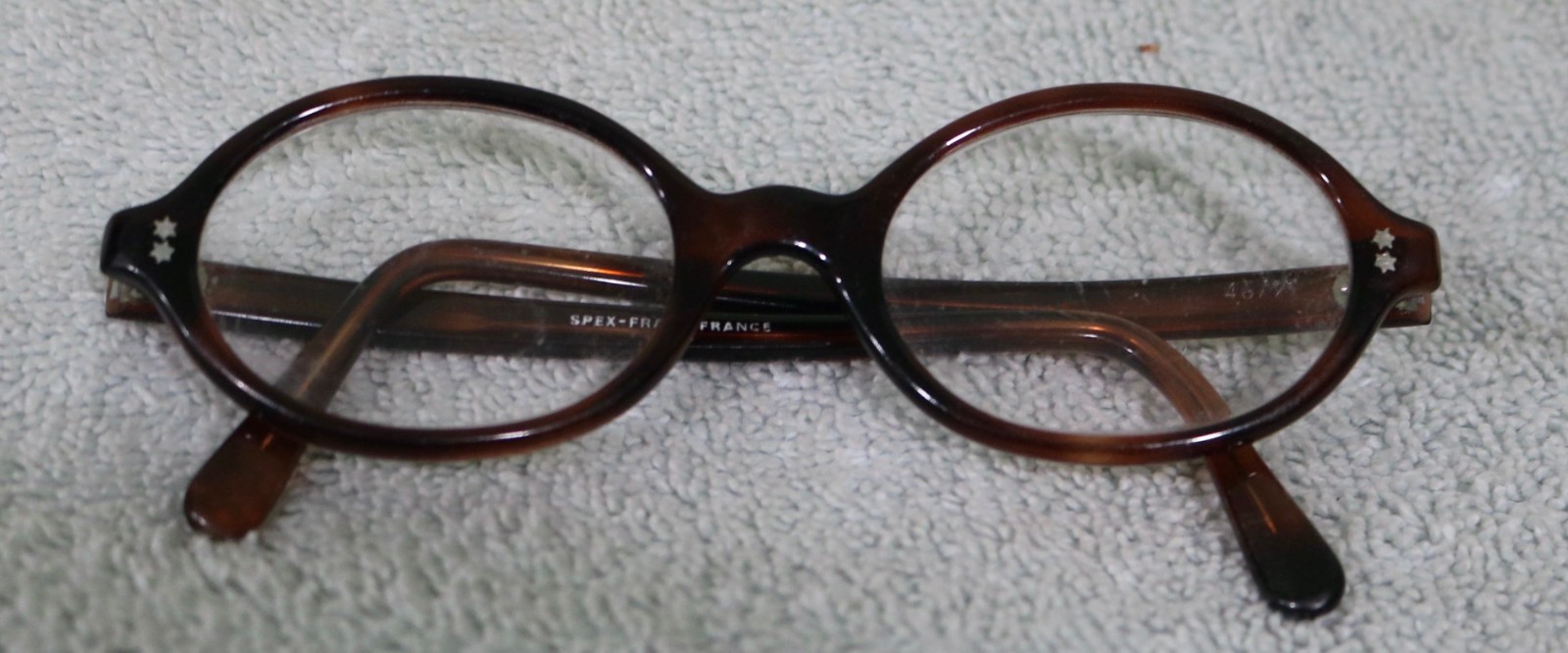 VINTAGE 1960’S OVAL FRAMED EYE GLASSES AMBER W/STAR RIVETS MADE IN FRANCE