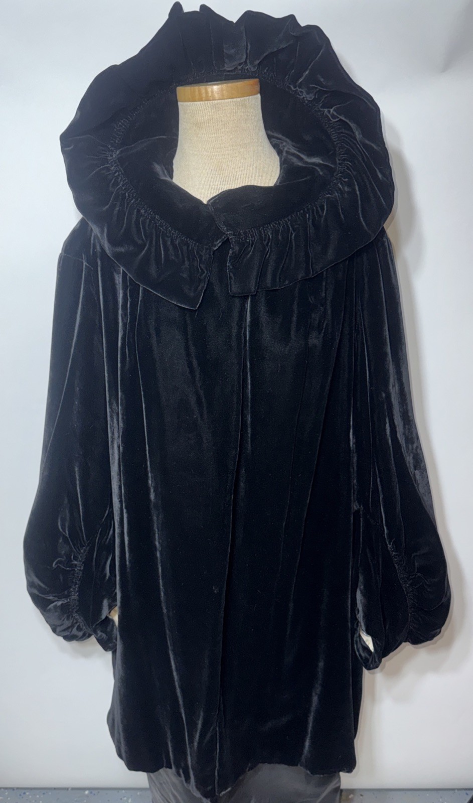 The Daytons Company 1920’s 30’s Silk Velvet Bishop Opera Sleeves Art Deco Coat L