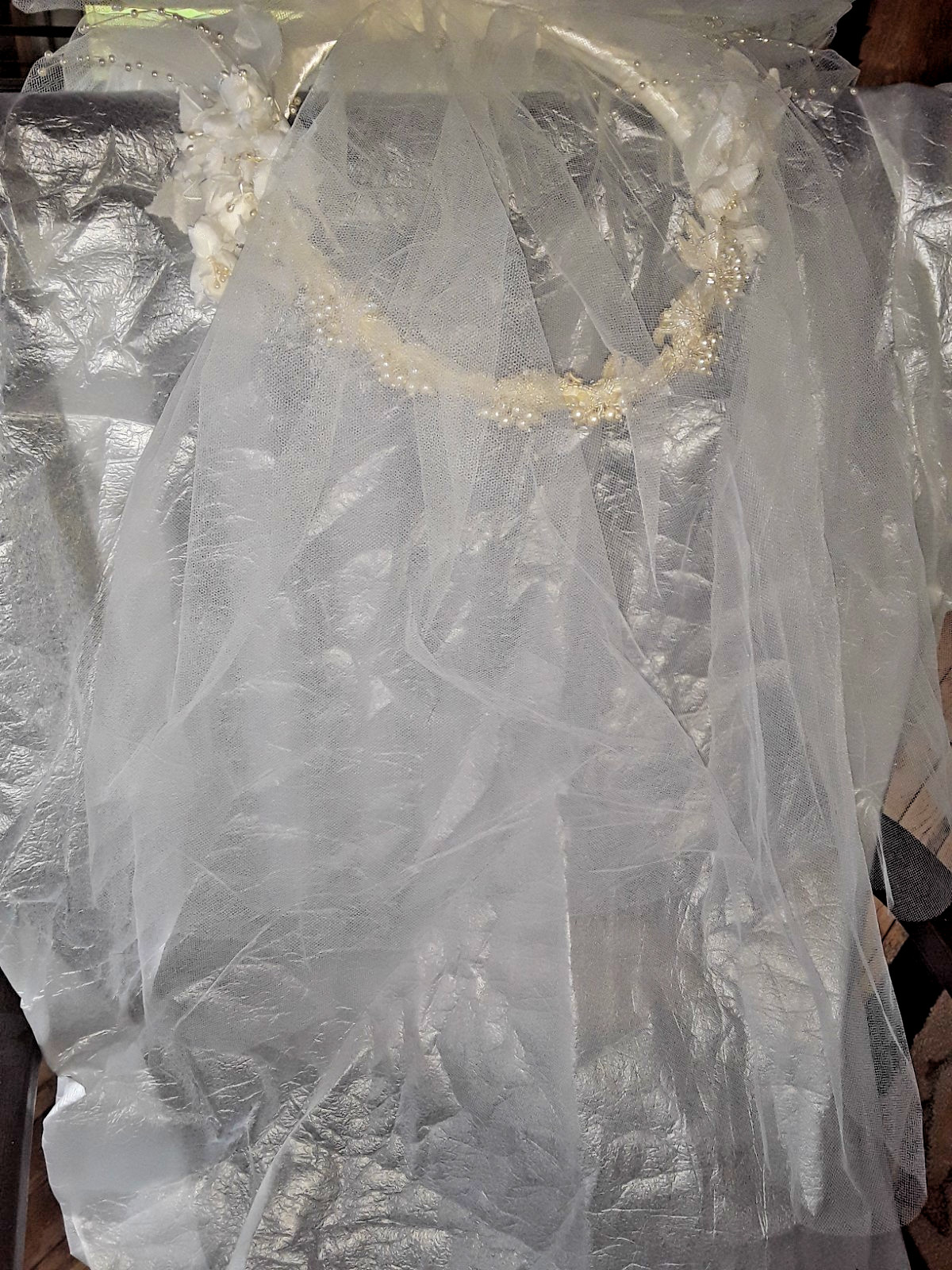Vintage Wedding Veil Blusher Tulle White Pearls Irridescent Sequin Crown 36″