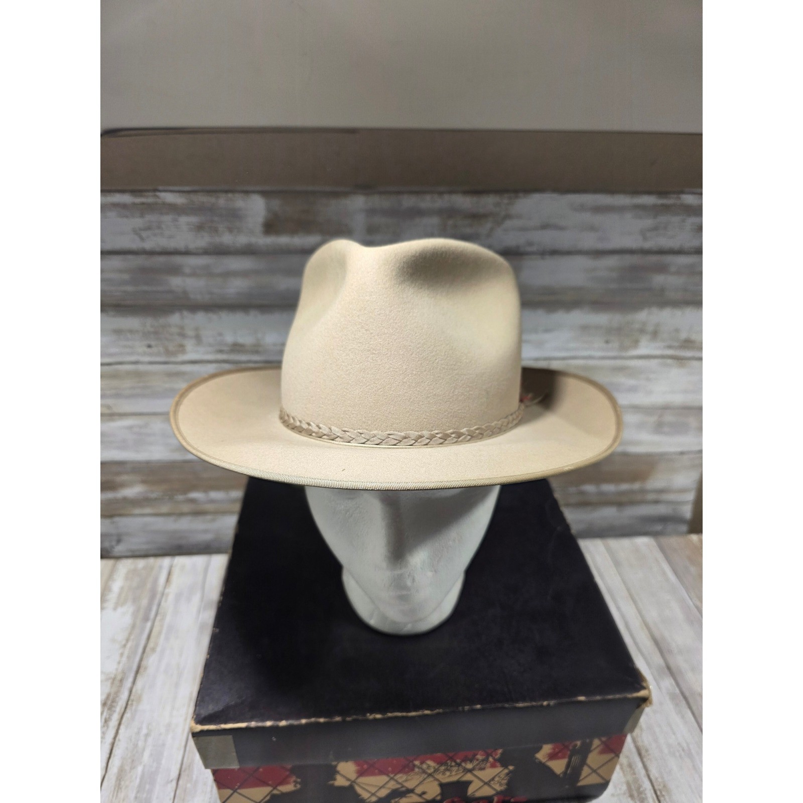 Vintage Boegel’s Tan Felt Fedora Hat Teardrop Crown Feather Detail Mens sz 6-7/8