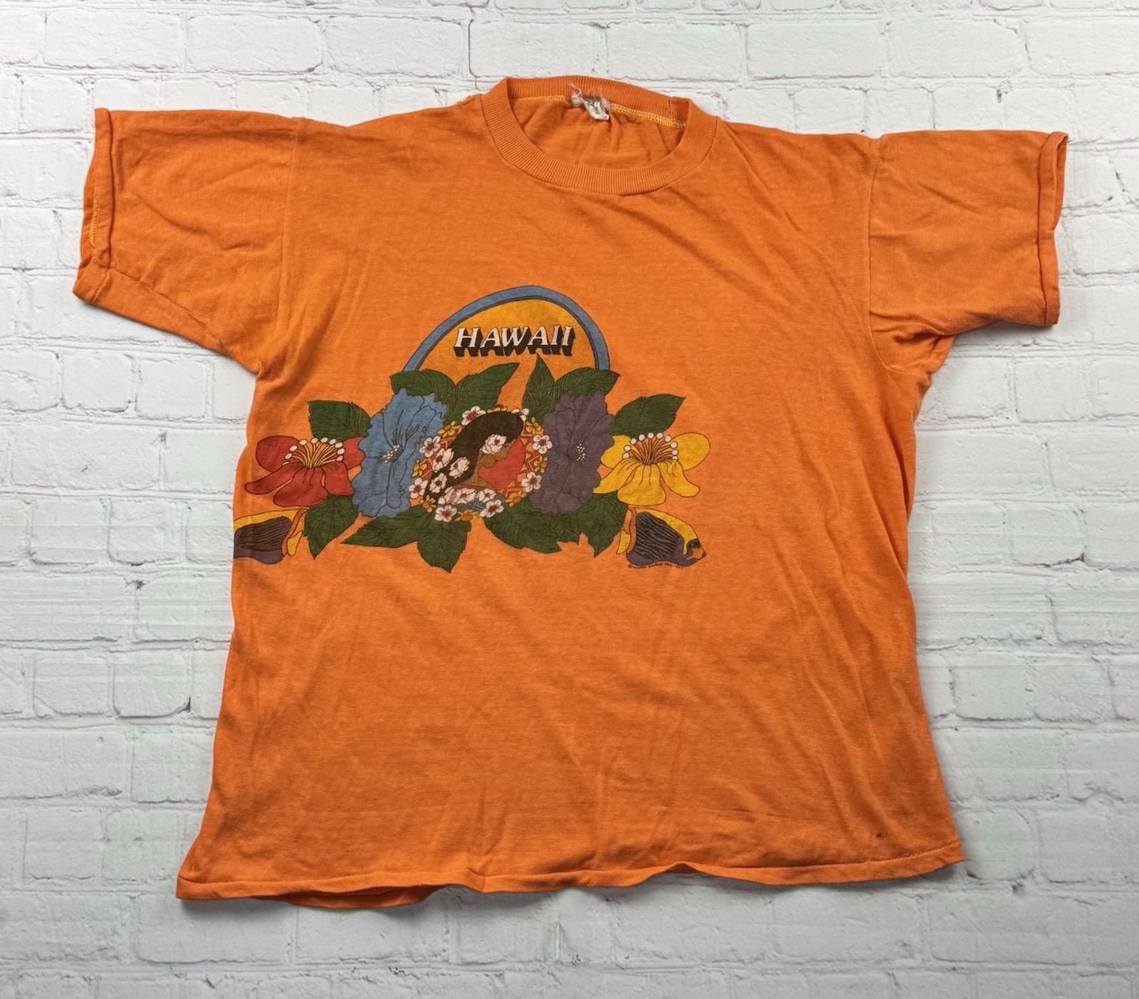 Vintage 70’s Hawaii Travel Floral Surfing Happy T Shirt Skate Surf Size LG 1977