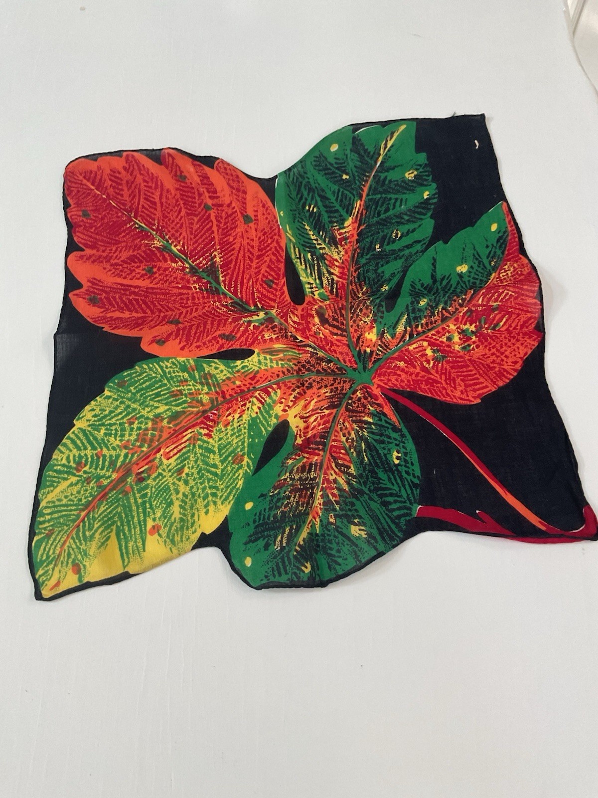 VINTAGE HANKIE – BEAUTIFUL FALL LEAF ON BLACK 12 1/2″