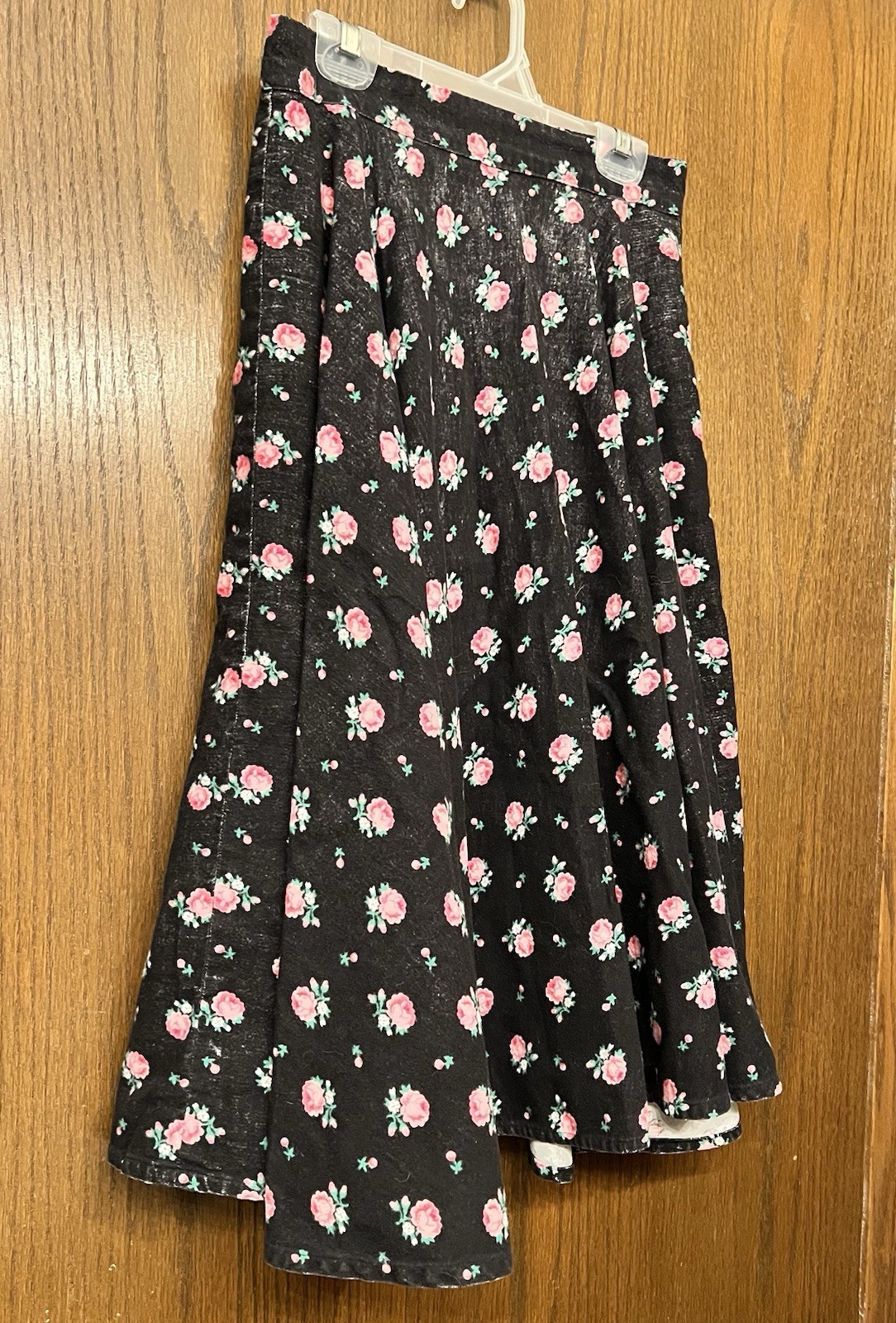 True Vintage 1950’s Black W/ Roses Cotton Felt A-line Circle Skirt XSmall 24” UC