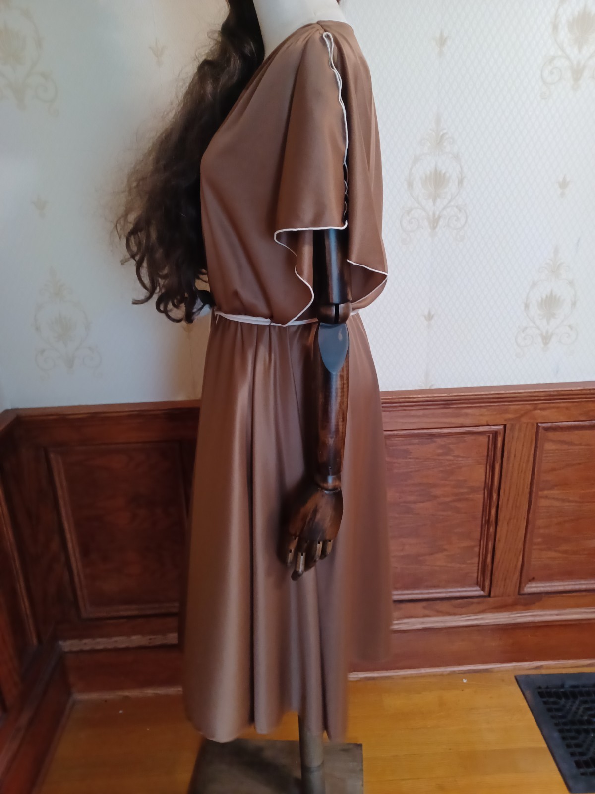 Vintage 1970s Union-Made Brown Flowy Disco Grecian Goddess Dress w/ Rose Brooch