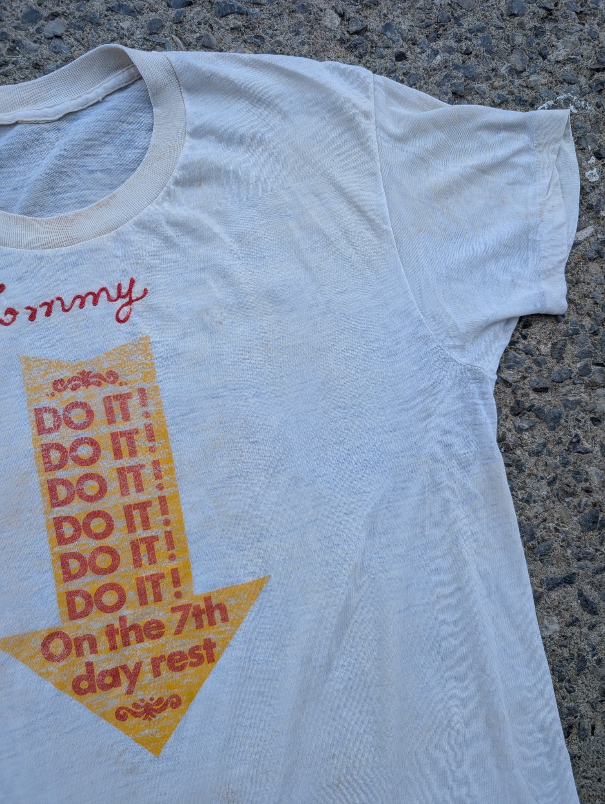 Vintage 70’s Distressed Paper Thin Chain stitched Tommy “Do It” Tee Size Medium