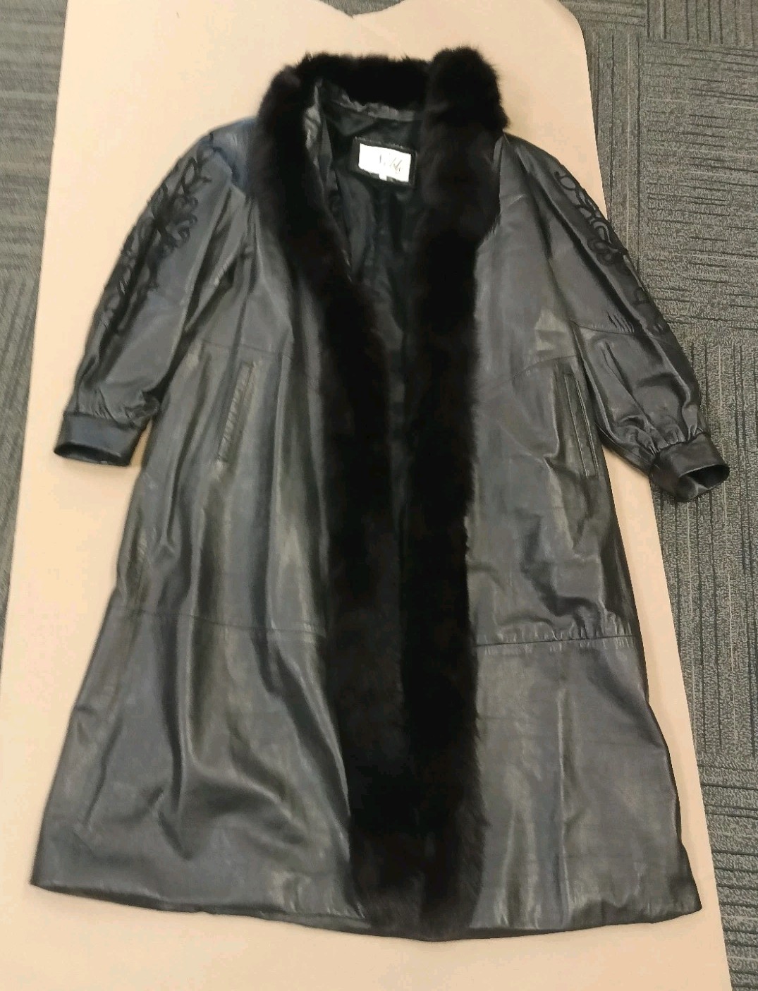 EXQUISITE EMBROIDERED LEATHER WOMEN’S LARGE NOBLE FURS NEW/ UNUSED
