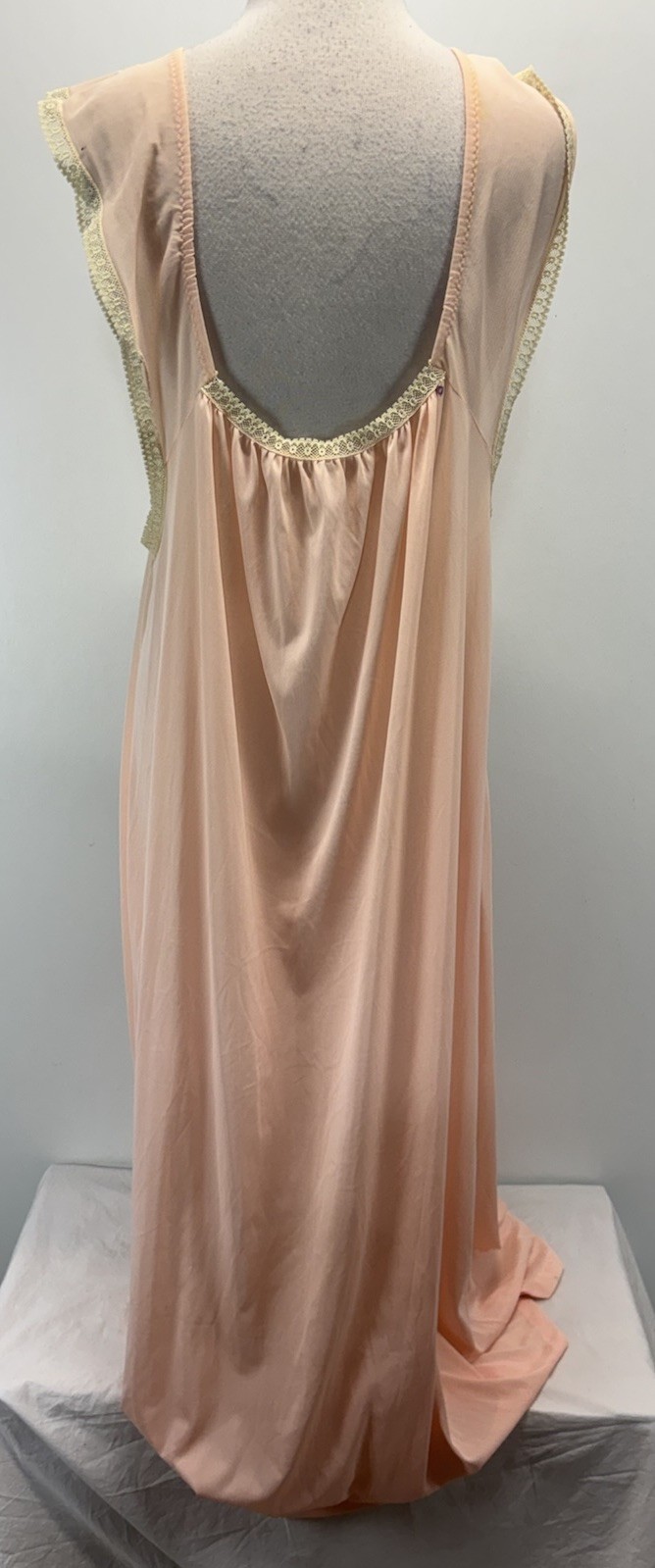 Vtg Nylon Nightgown Long Women’s 44” Bust Plus Size Pale Pink 70s Floral Neck