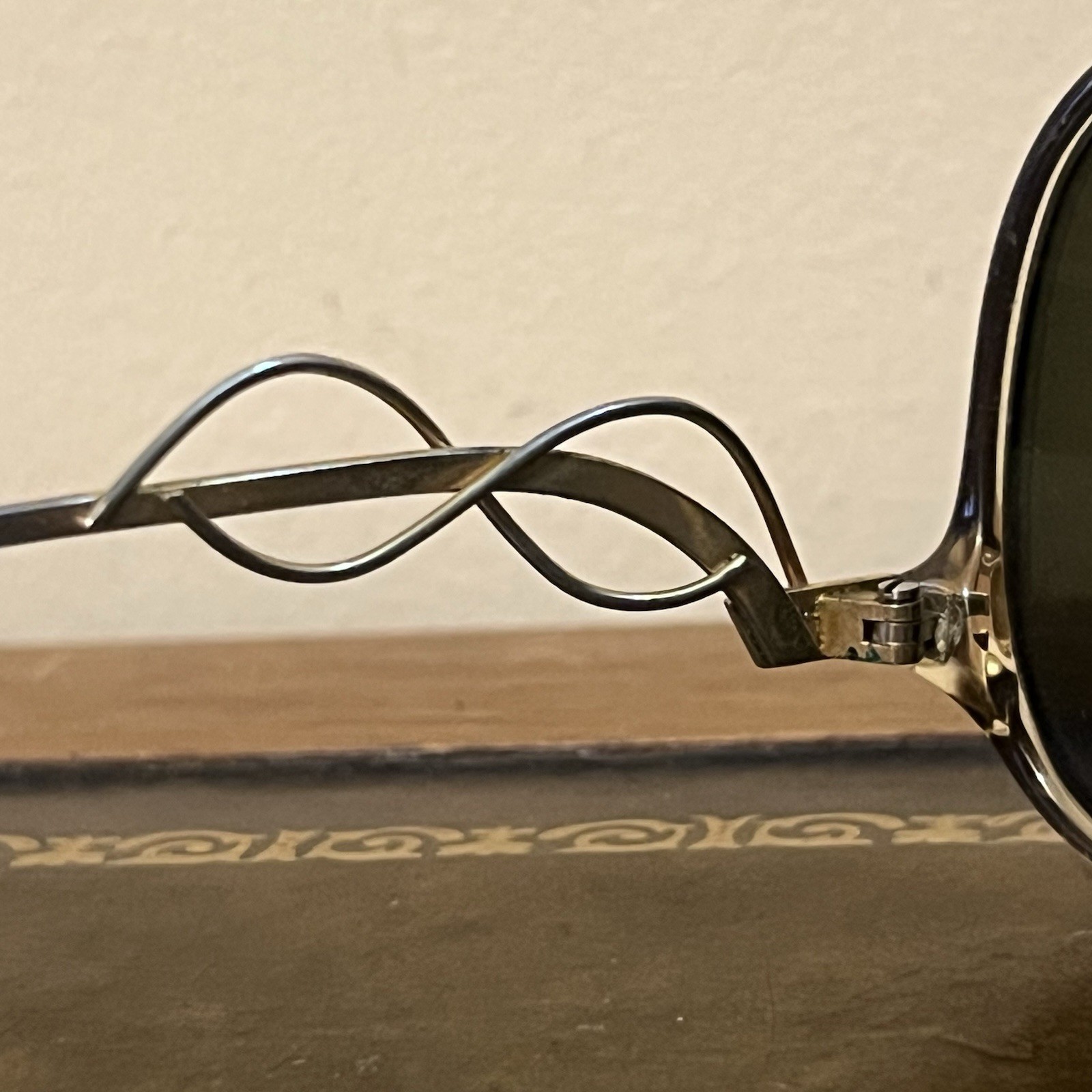 Vintage 70s Oversized Sunglasses Clear Amber Frames Twisted Metal Infinity Arms