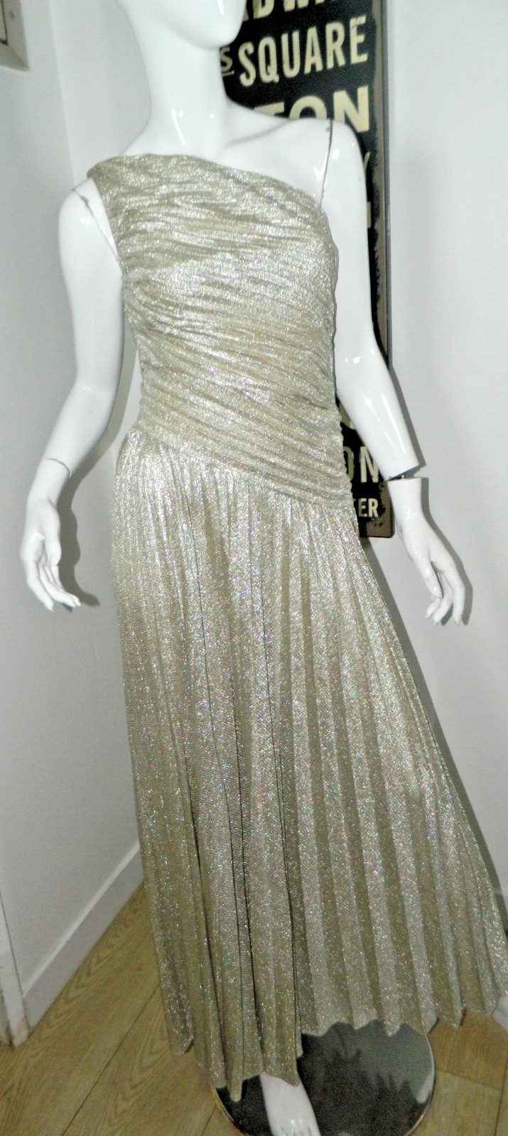 NEW LEAF BY SAMIR Dress 1970’s 1980’s Vintage Gold Metallic Shimmer Accordion