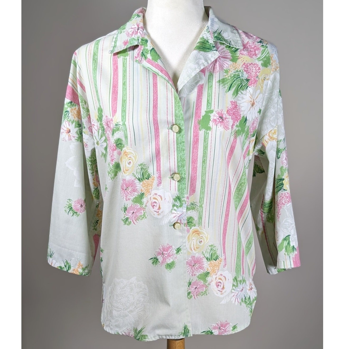 Vintage 60s Floral Pastel Green and Pink 3/4 Sleeve Button Down Collared Shirt