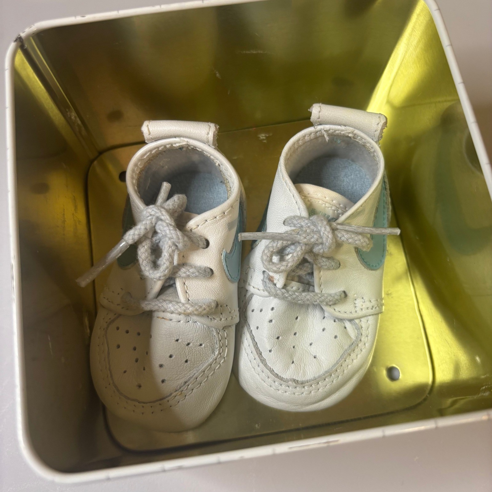 1986 Nike Baby Sneakers Sweet Dreams Original Tin White Blue Infant Baby Reveal