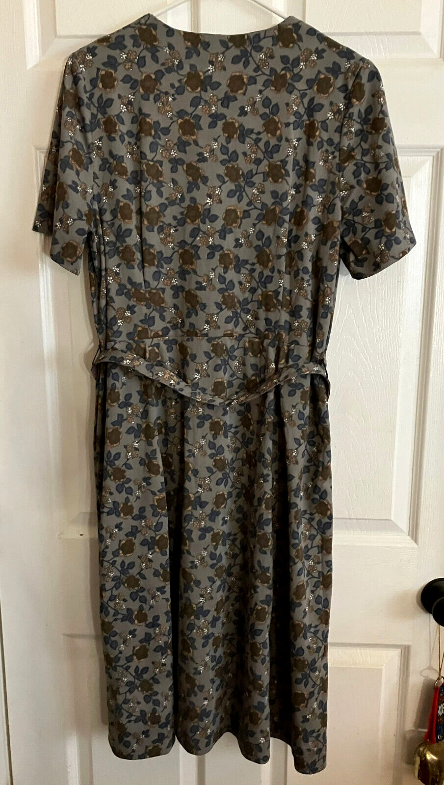 Vintage Sage Green Khaki DRESS w/ Belt, Ocher, Brown & White Flowers, Size M/L