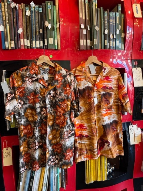 NWT set of two vintage deadstock Hawaii surf aloha shirts with tags maler man 60
